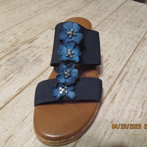 Navy Slip-In Sandals With Decorative Flowers - Size 6.5 - Picture 6 of 6